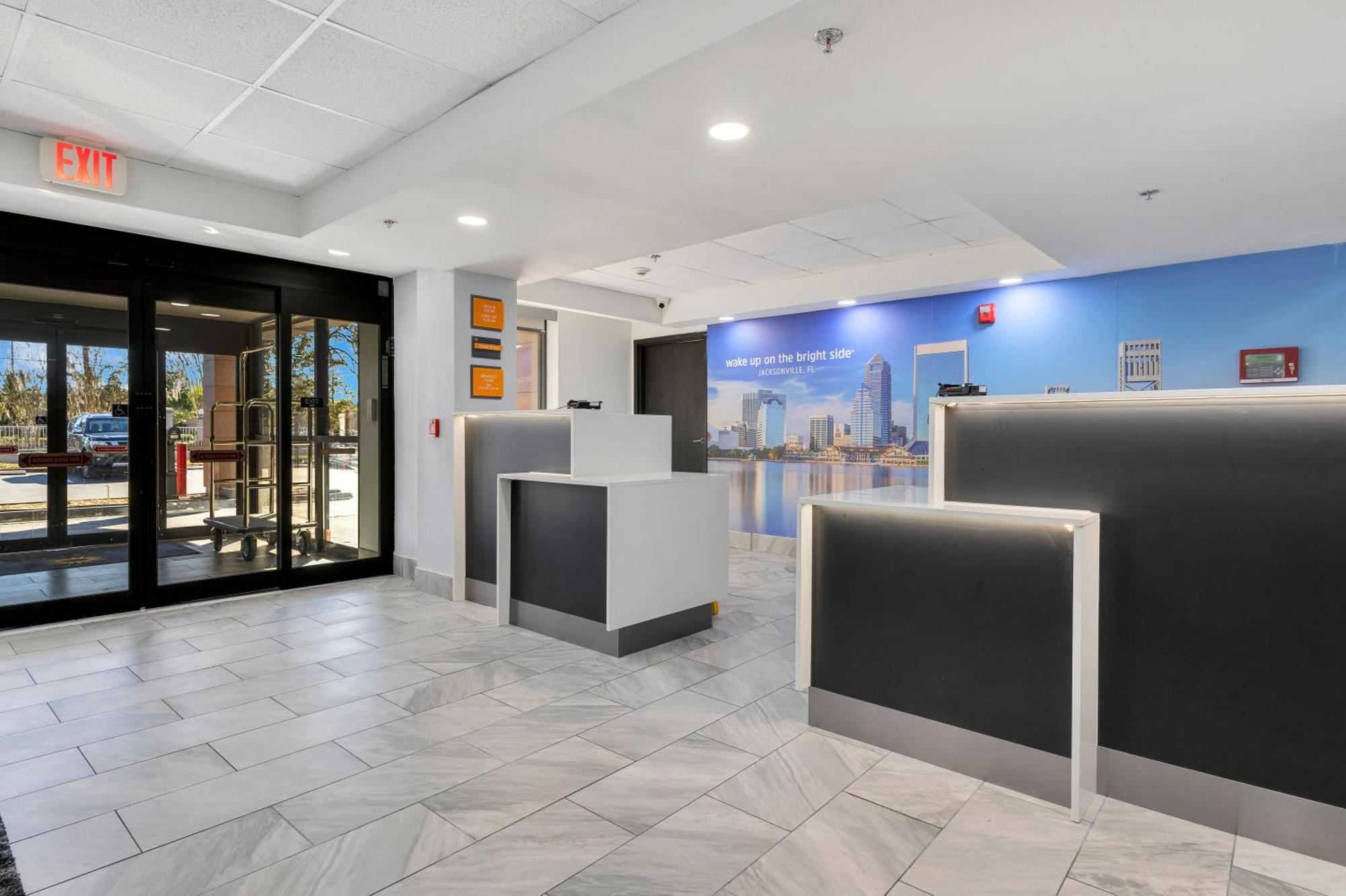 La Quinta Inn & Suites By Wyndham Jacksonville Mandarin Bagian luar foto