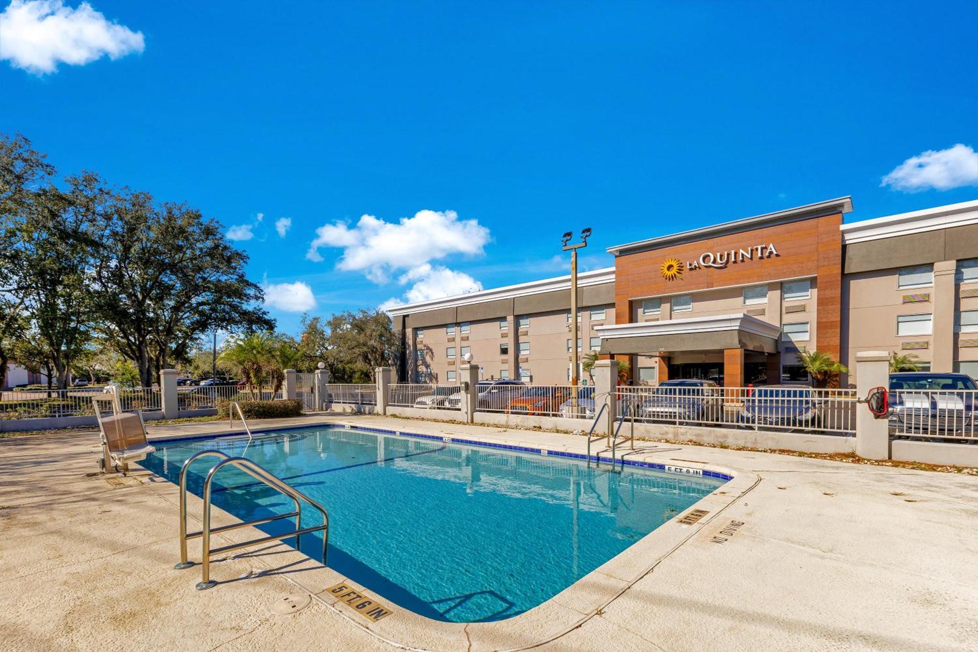 La Quinta Inn & Suites By Wyndham Jacksonville Mandarin Bagian luar foto
