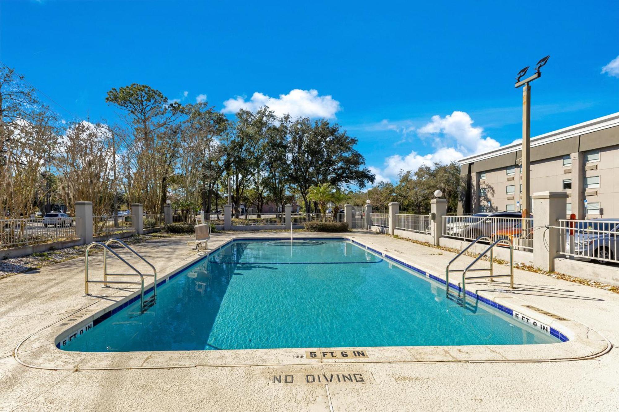 La Quinta Inn & Suites By Wyndham Jacksonville Mandarin Bagian luar foto