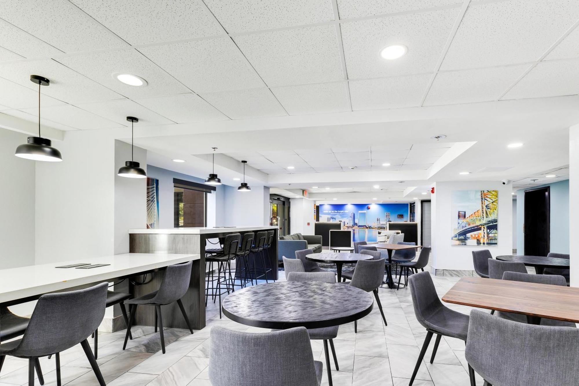 La Quinta Inn & Suites By Wyndham Jacksonville Mandarin Bagian luar foto