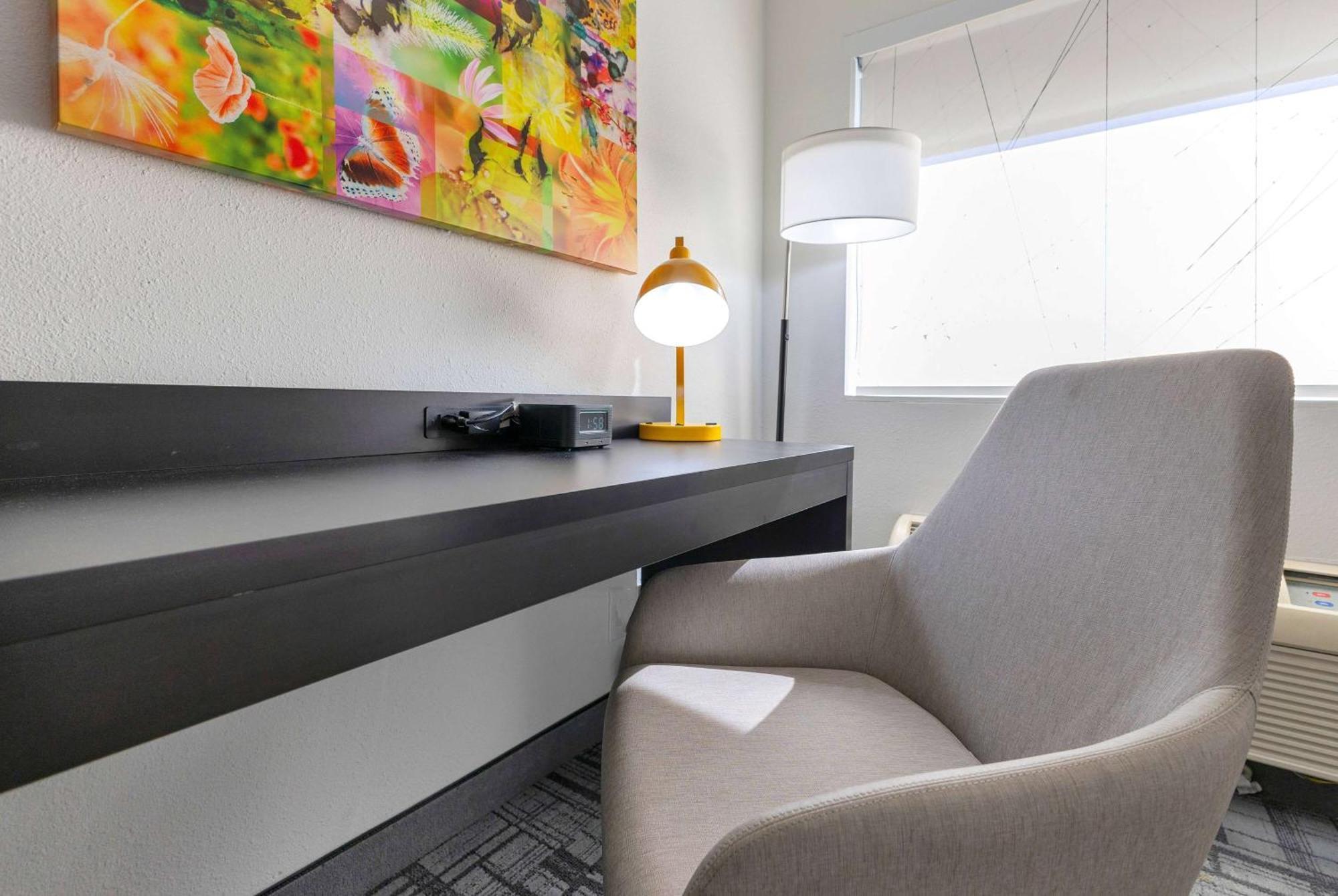 La Quinta Inn & Suites By Wyndham Jacksonville Mandarin Bagian luar foto